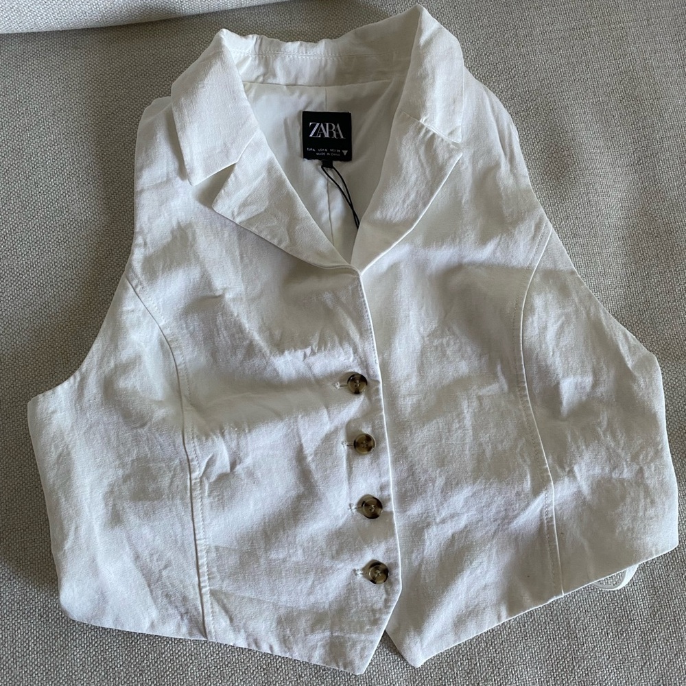 Zara White Sleeveless Button-Up vest